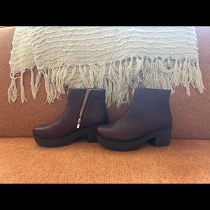 Fit Flop Pilar Leather Ankle Booties (W9)